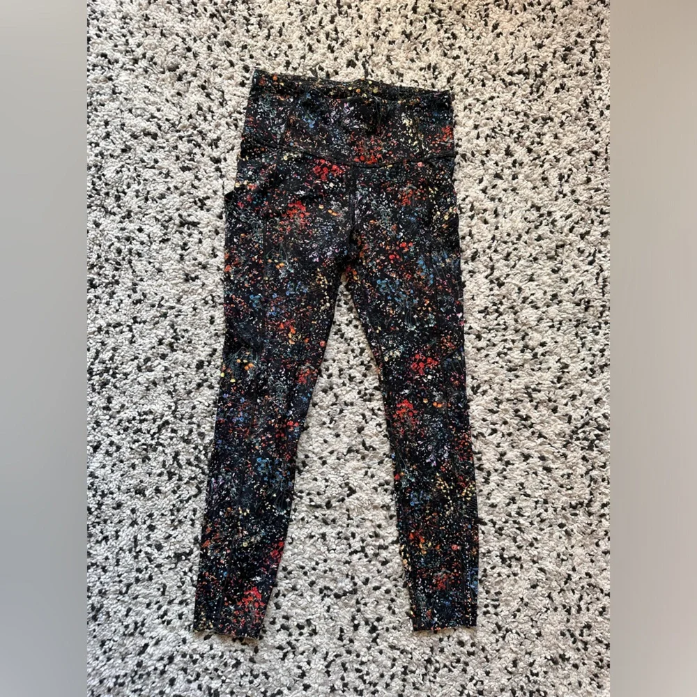 Lululemon Fast & Free 7/8 Tight II  25"
Flowerescent Multi - Picture 2 of 4
